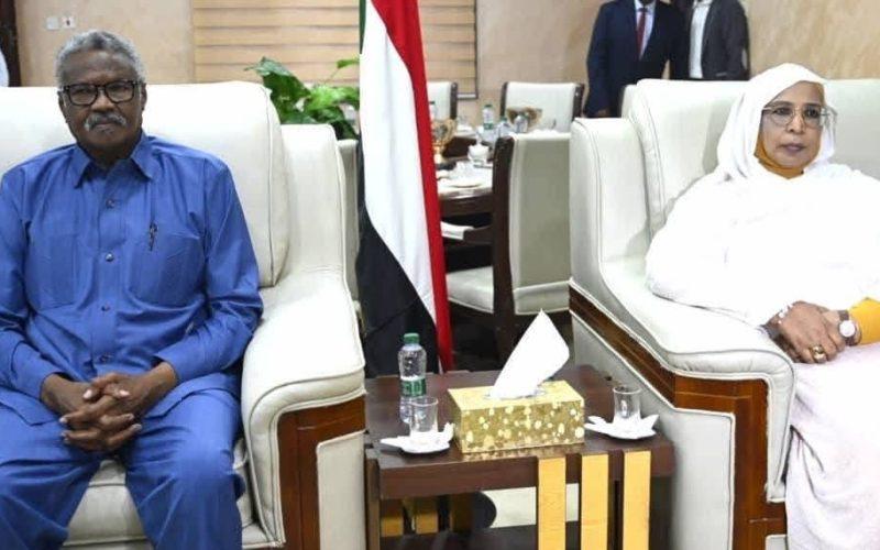 وزيرة شؤون مجلس الوزراء تطلع على هموم وقضايا حكومة ولاية القضارف