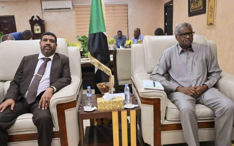 حكومة القضارف وبنك أم درمان الوطني يتفقان على تنفيذ جملة من المشروعات