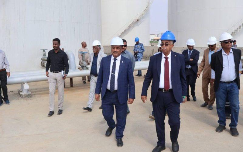 وزير الطاقة يتفقد المستودعات الاستراتيجية الجديدة بشركة النيل للبترول