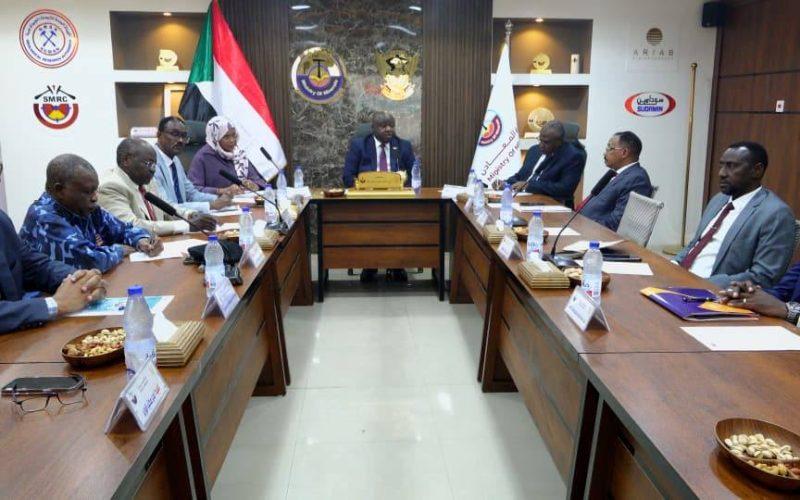 مجلس وزير المعادن يستعرض أداء الهيئات والشركات التابعة للوزارة