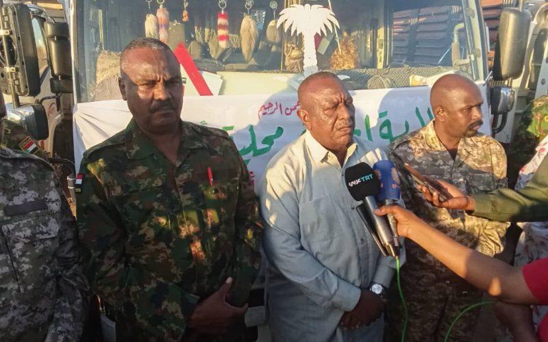 والي الجزيرة يسلم قافلة الولاية الغذائية للنازحين من الفاشر بمعسكر العفاض بالشمالية