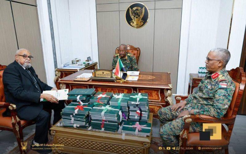 رئيس مجلس السيادة يلتقي المراجع العام