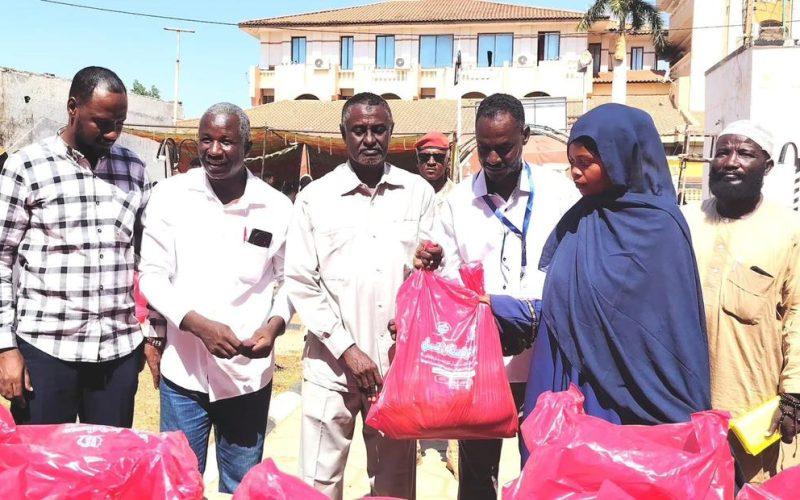 حكومة غرب كردفان تدشّن توزيع (400) سلة غذائية للنازحين