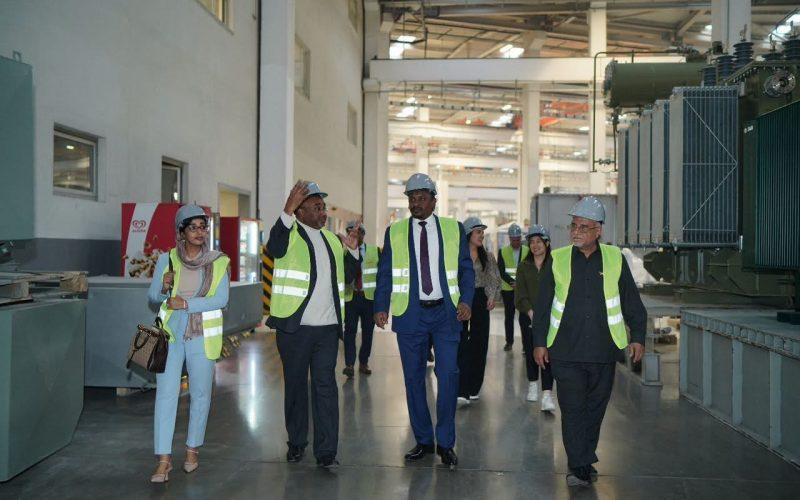السفارة السودانية بأنقرة تنظم زيارة لوزير الدولة بالمالية إلى مصنع LMZ & ASTOR المتخصص في الصناعات الكهرو-ميكانيكية