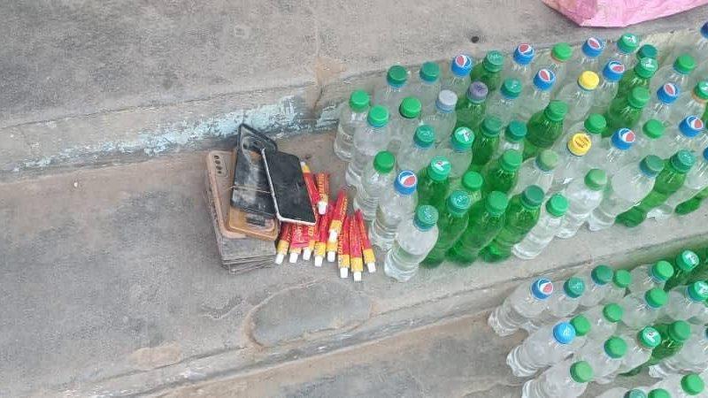 ادارة مباحث كسلا تنفذ حملة منعية وكشفية للجريمة واسعة النطاق والعملية الامنية تضبط متهم وبحوزته (158) زجاجة خمر