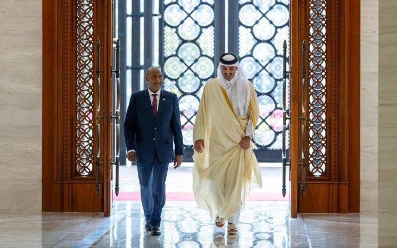 رئيس مجلس السيادة الانتقالي يصل الدوحة وسمو الأمير تميم بن حمد يقيم له مراسم استقبال رسمية بالديوان الأميري