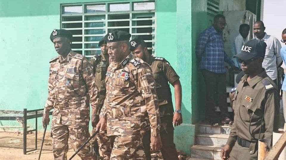 المدير العام لقوات السجون يتفقد مدينة الهدي الاصلاحية ويشهد عددا من البرامج الاصلاحية