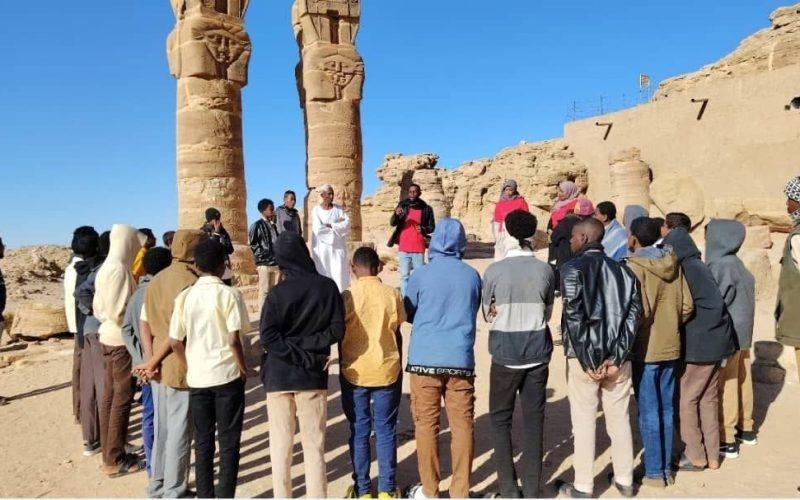 اقبال كبير على زيارة جبل البركل الاثري بمروي يؤكد الوعي الثقافي التاريخي