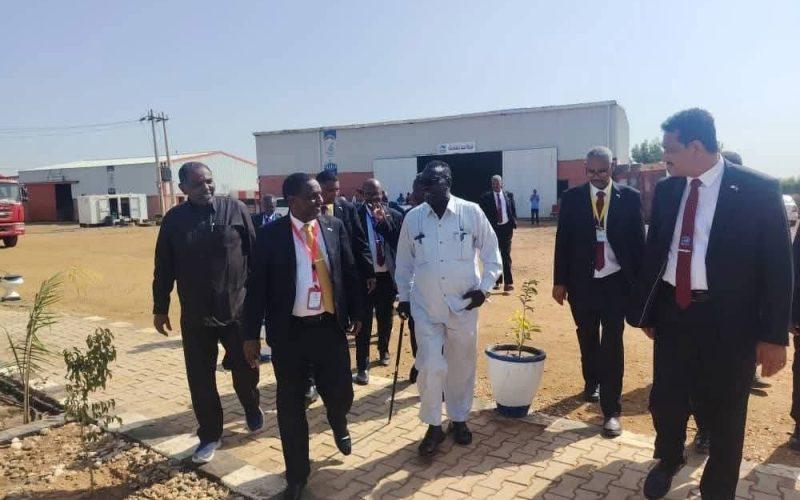 والى النيل الأبيض يزور مقر شركة جياد ويقف على جهود الشركة فى تغطية احتياجات الولاية من السيارات والآليات الزراعية