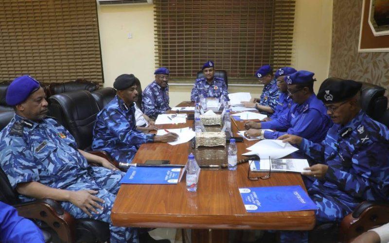 نائب مدير عام قوات الشرطة المفتش العام يترأس الإجتماع الثانى للجنة تأهيل وتشغيل مصنع الوثائق الثبوتية