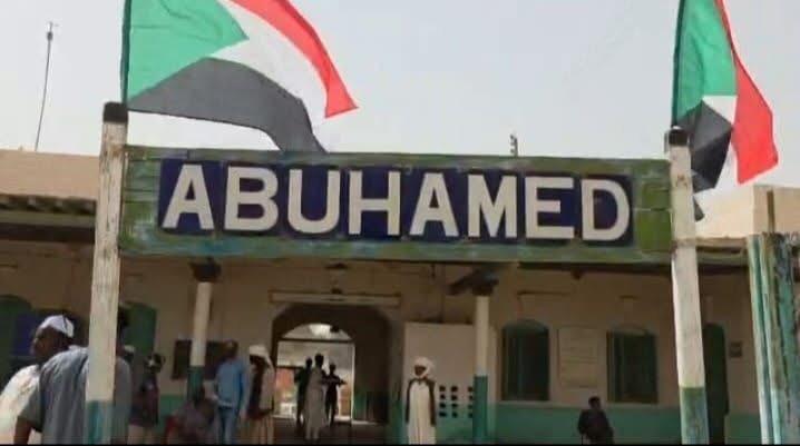 وصول مدير عام السكة حديد إلى أبوحمد لاستقبال قطار الصيانة وتأهيل خطوط السكة الحديد