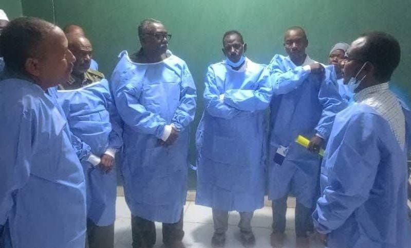 والي سنار يقف على سير العمل بمستشفى السوكي ويخصص مبلغ مالي دعما للمستشفى