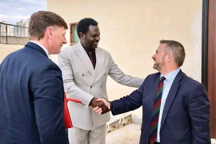 حاكم إقليم دارفور يلتقي وفد من الحكومة البريطانية