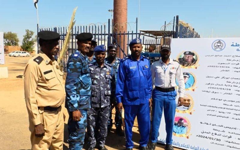 مدير الإدارة العامة للإعلام والعلاقات العامة يدشن بأرض المعارض ببرى معرض لوحات الشرف لشهداء الشرطة بمعركة الكرامة