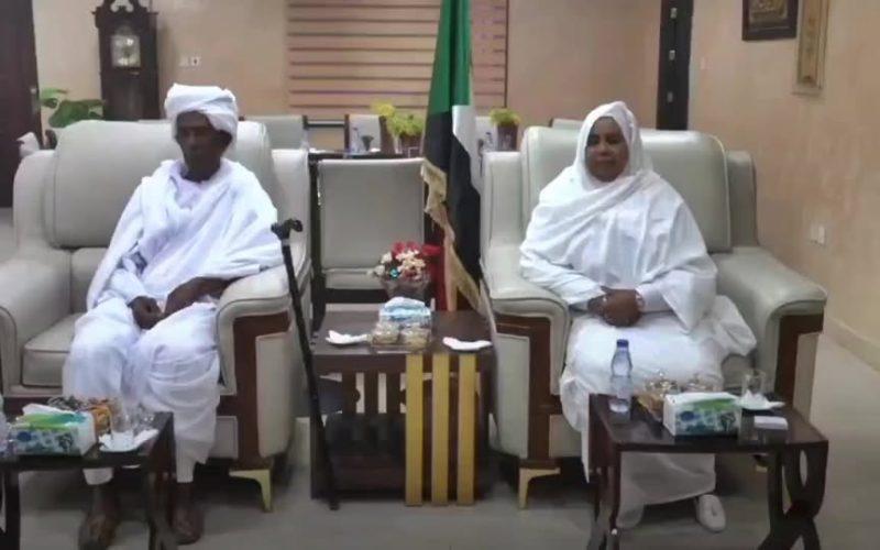 عضو مجلس السيادة د. نوارة تلتقي ناظر عموم قبيلة الشكرية بولايتي كسلا والقضارف