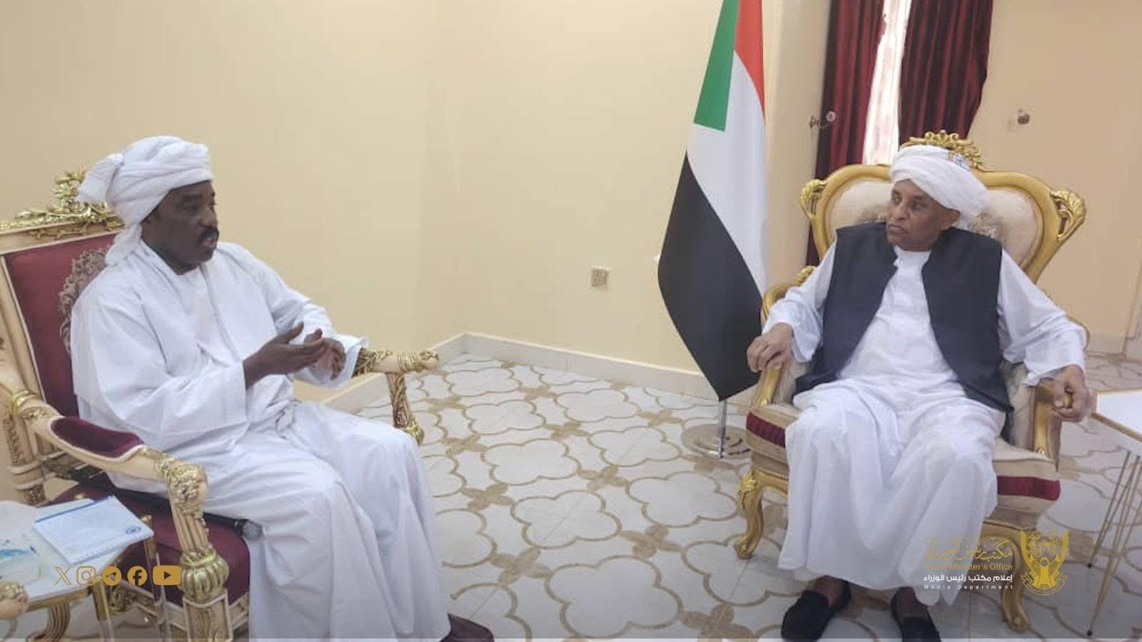 رئيس الوزراء يطلع على جهود وزارة الموارد البشرية والرعاية الإجتماعية في دعم معسكرات النازحين