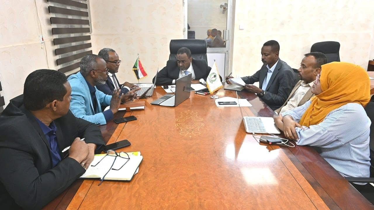 اجتماع بمكتب وكيل الصحة لمناقشة ميزانية العلاج المجاني للعام 2026م.