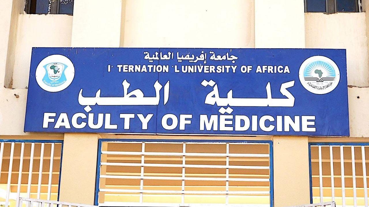 عضو مجلس السيادة د. سلمى عبد الجبار المبارك تطلع على سير العملية التعليمية بجامعة إفريقيا العالمية