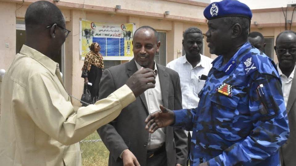 وزير المالية والقوي العاملة المكلف ومدير شرطة ولاية شمال كردفان وأمين ديوان الزكاة يتفقدون المرضي بمستشفيات الشرطة والأمل ويقدمون لهم فرحة العيد