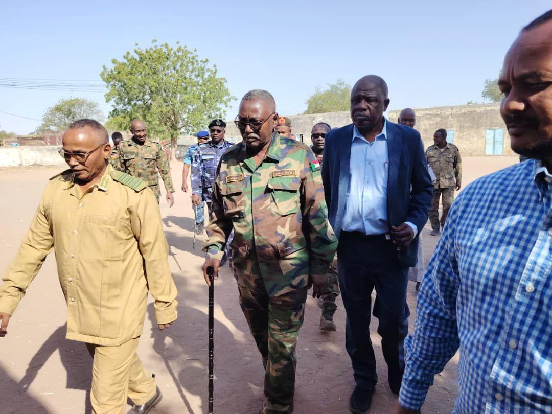 والي سنار يتفقد خدمات المياه والتعليم بالدالي والمزموم