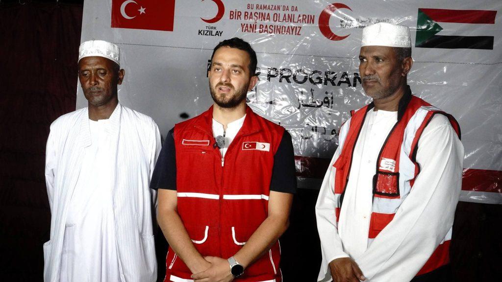 الهلال الأحمر التركي ينظم إفطاراً جماعياً بسواكن بالتعاون مع الهلال الأحمر السوداني