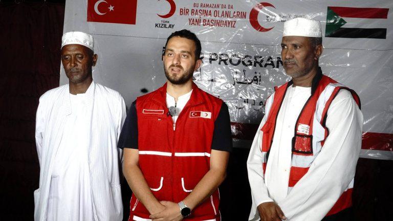 الهلال الأحمر التركي ينظم إفطاراً جماعياً بسواكن بالتعاون مع الهلال الأحمر السوداني