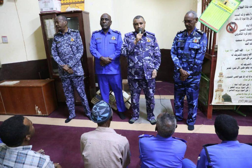 نائب مدير عام قوات الشرطة المفتش العام يتفقد شرطة محلية كرري ويشيد بأداء القوات