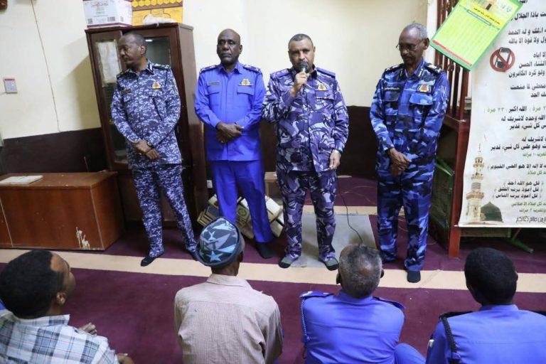 نائب مدير عام قوات الشرطة المفتش العام يتفقد شرطة محلية كرري ويشيد بأداء القوات