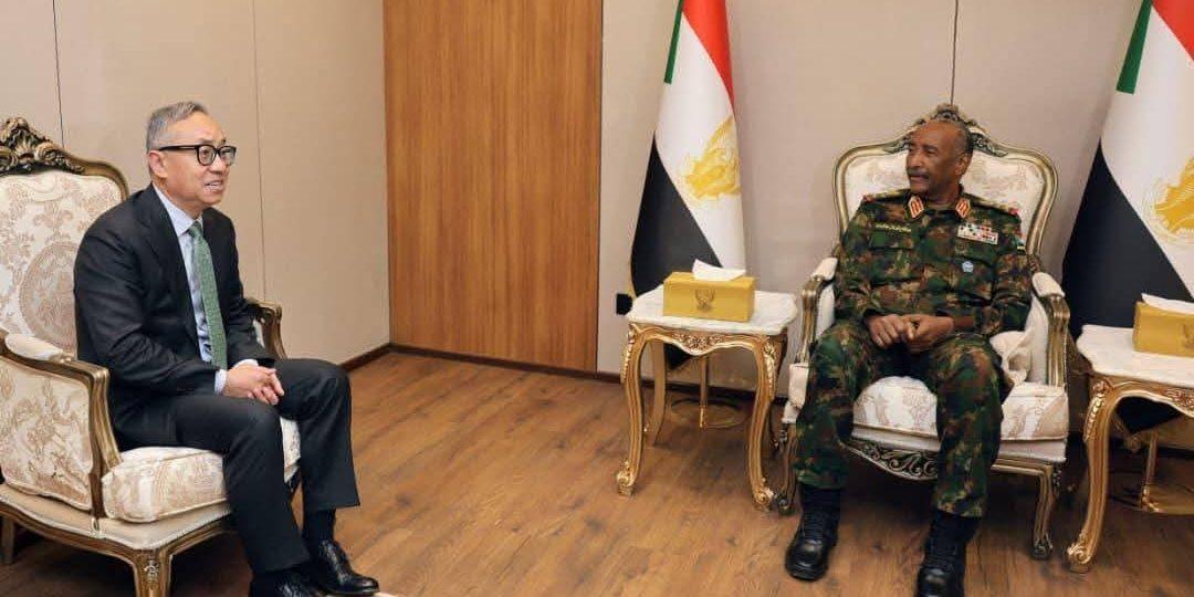 البرهان يطلع المبعوث الخاص للأمين العام للأمم المتحدة للقرن الأفريقي على الأوضاع في البلاد