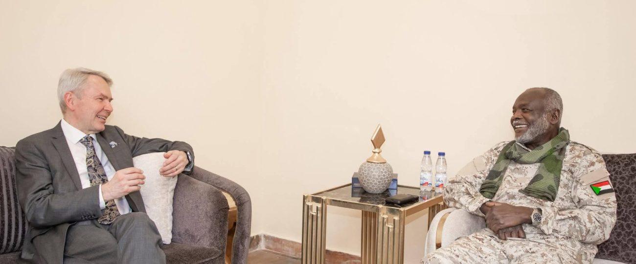 وزير المالية يلتقي المبعوث الشخصي للأمين العام للأمم المتحدة إلى السودان