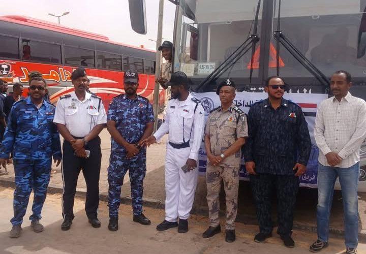 كبرى لترحيل العائدين من معبر أرقين الى الخرطوم بتنسيق محكم وتنفيذا لتوجيهات مدير عام قوات الشرطة