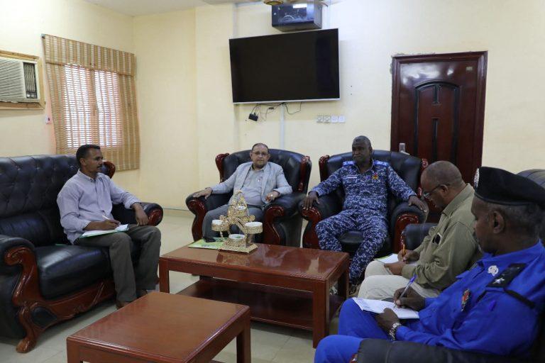 مدير التأمين الصحي بنهر النيل يبحث استعادة الخدمة الطبية لمنسوبي الشرطة بالولاية