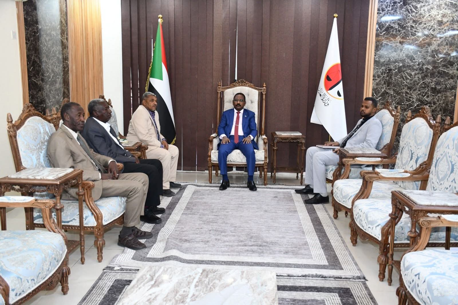 وزير العدل يثمن الدور الوطني لاتحاد نقابات عمال السودان