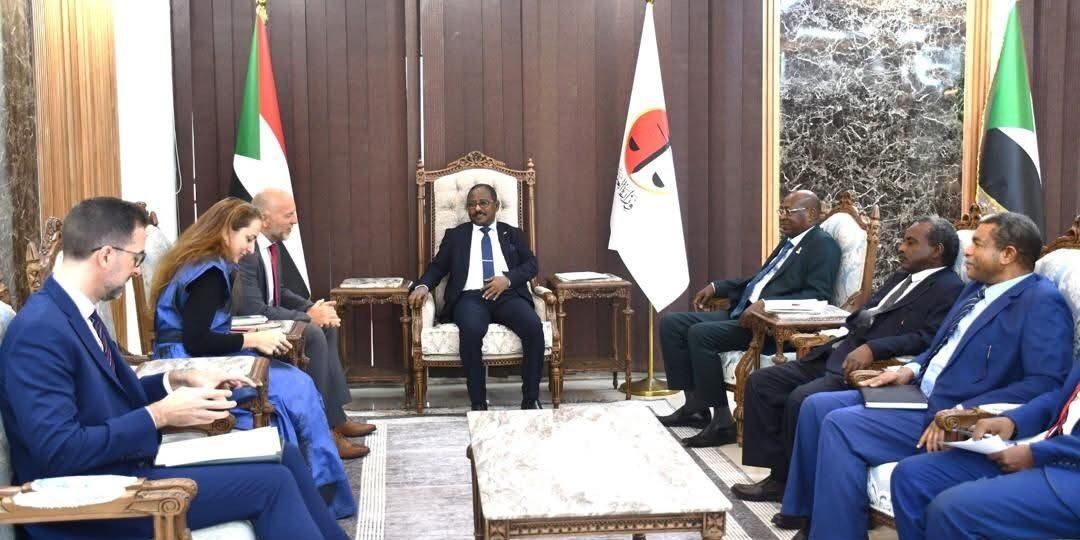 بحث أوجه التعاون بين اللجنة الدولية للقانون الدولي الإنساني واللجنة الدولية للصليب الأحمر