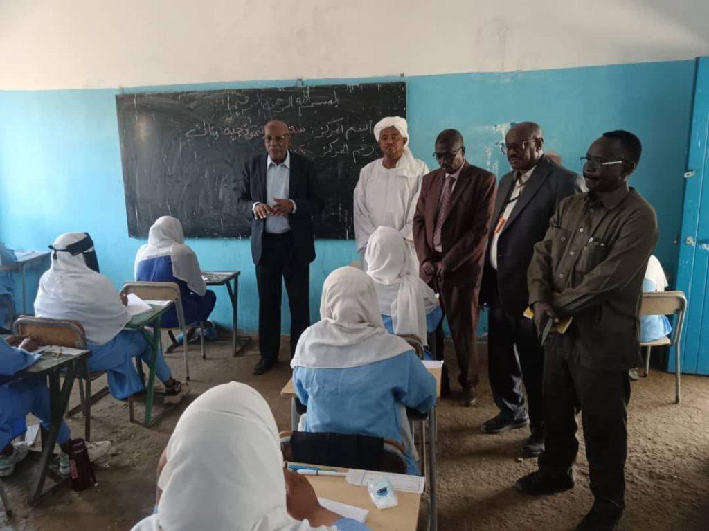 وكيل التعليم يتفقد مراكز امتحانات الشهادة الثانوية ببورتسودان