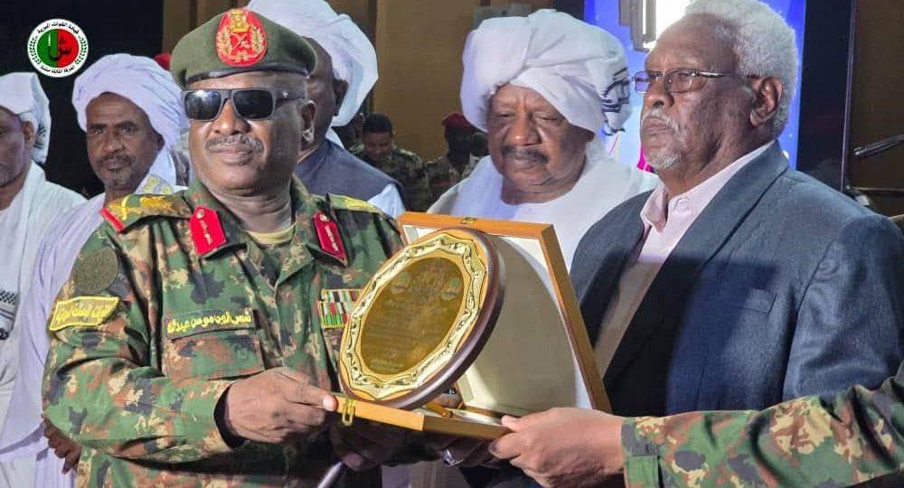 الفرقة الثالثة مشاة بشندي تودع قائدها السابق وتستقبل قائدها الجديد
