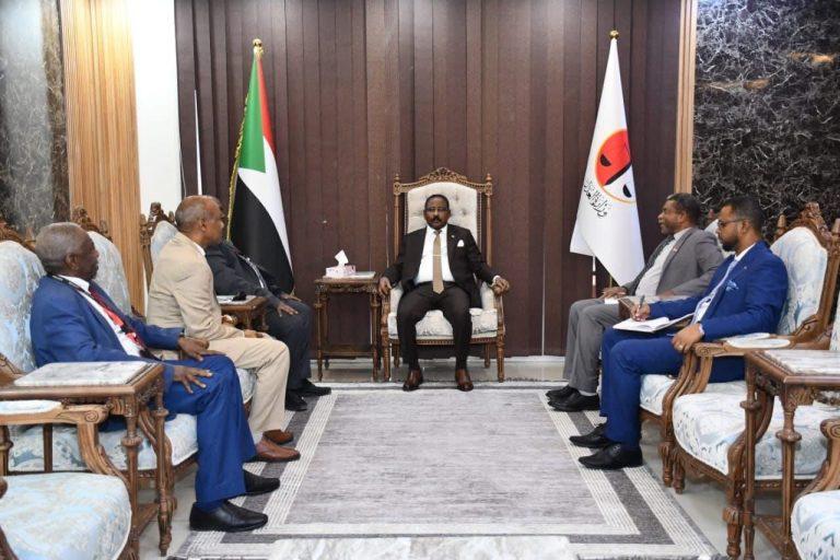 وزير العدل يُثمن الدور المجتمعي الفعال لجعية الهلال الأحمر