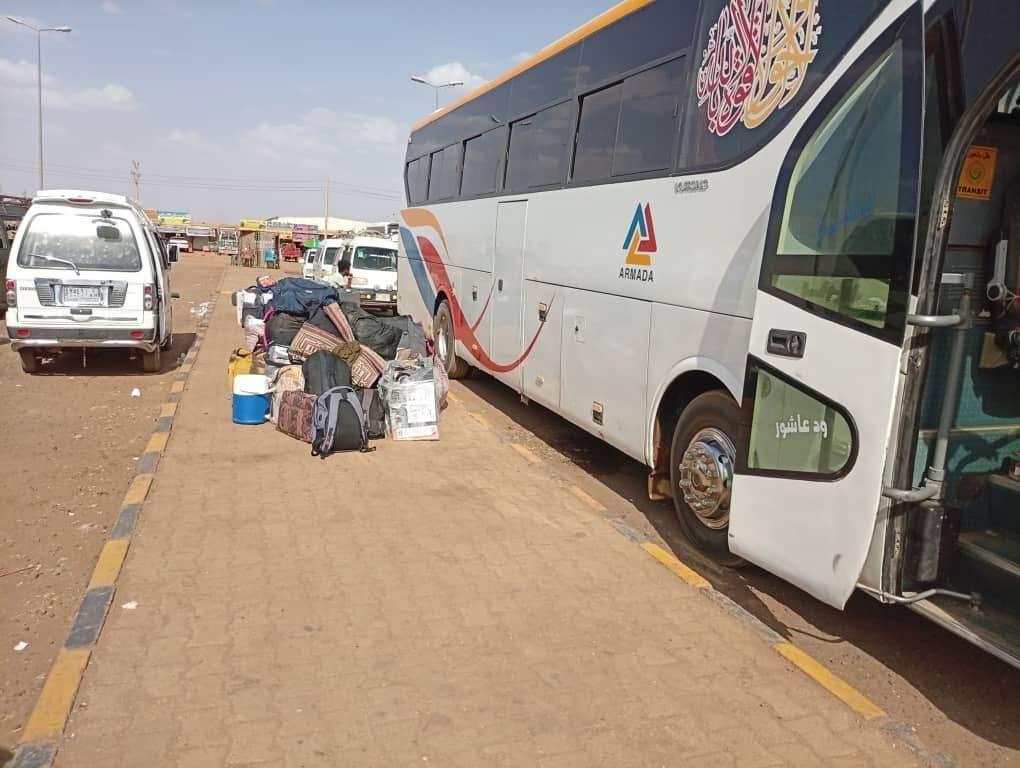 أسر سودانية تعود طوعياً من أسوان إلى السودان برا بتمويل من جهاز المغتربين