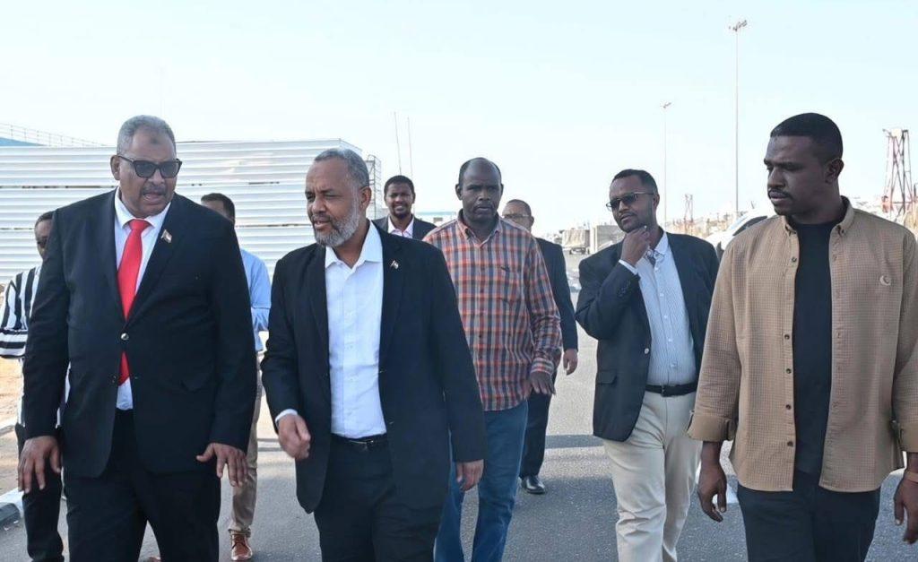 بمطار بورتسودان: وزير الصحة يقف علي جاهزية الحجر الصحي لمواجهة الإيبولا
