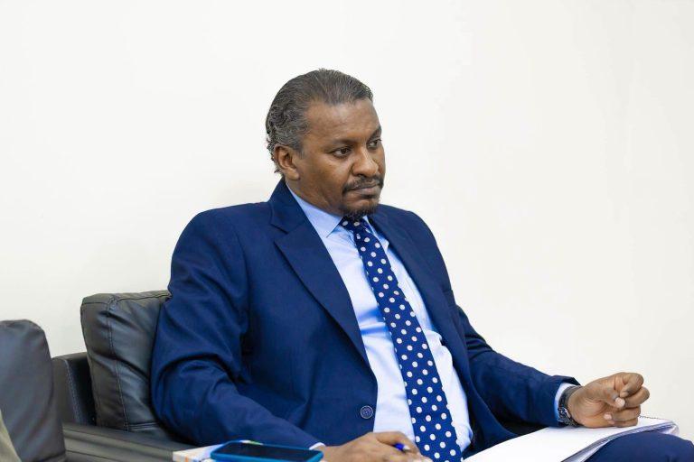 وزير الدولة بوزارة المالية يبحث مع نظيره القطري معالجة الديون وعودة الاستثمارات إلى السودان