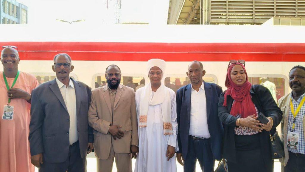 رئيس الهيئة القومية للتنمية والأعمار يودع الإعلاميين بمحطة رمسيس بالقاهرة