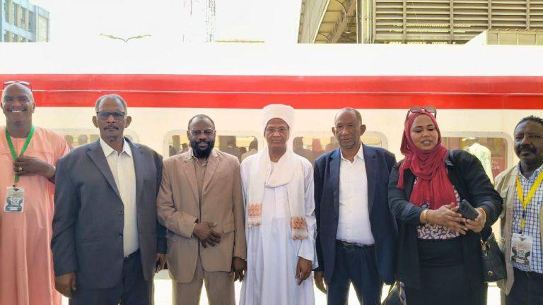 رئيس الهيئة القومية للتنمية والأعمار يودع الإعلاميين بمحطة رمسيس بالقاهرة