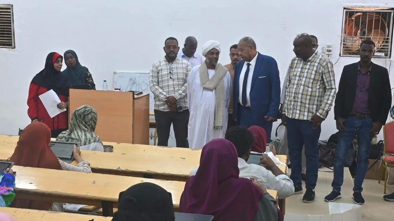 وزير الصحة الاتحادي يقف علي سير امتحانات التخصصات الطبية لاول مرة من العاصمة الخرطوم