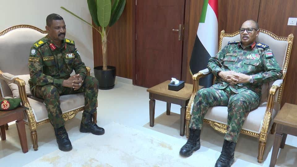 الفريق إبراهيم جابر يلتقي قائد درع السودان