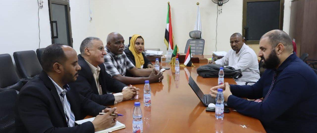 صحة الخرطوم تبحث مع مركز جنيف الدولي دعم ضحايا الألغام والمخلفات الحربية