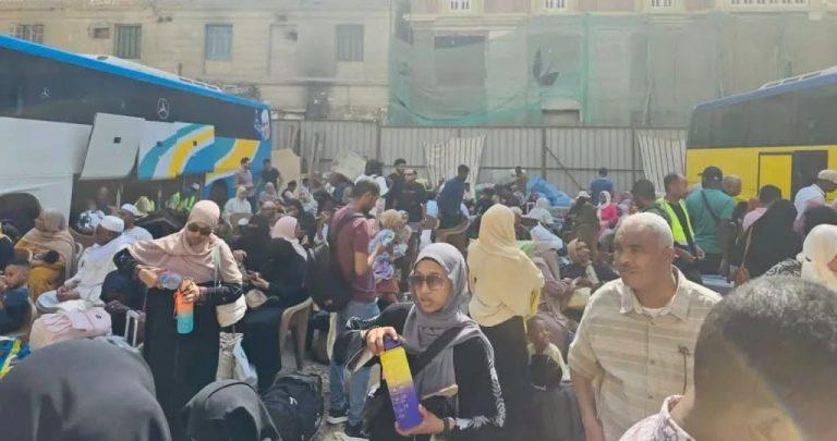 ترتيبات لتفويج 15 ألف طالب و50 أستاذاً جامعياً من مصر إلى السودان