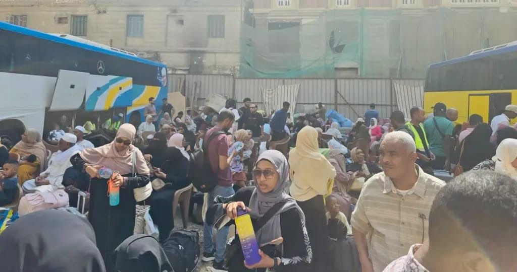 ترتيبات لتفويج 15 ألف طالب و50 أستاذاً جامعياً من مصر إلى السودان