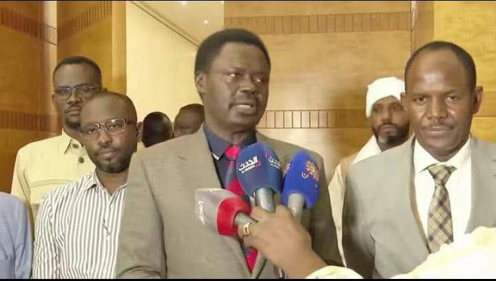 مناوي: أي حوار وطني يجب أن يكون سودانياً خالصاً بعيداً عن إملاءات المليشيات والتدخلات الخارجية