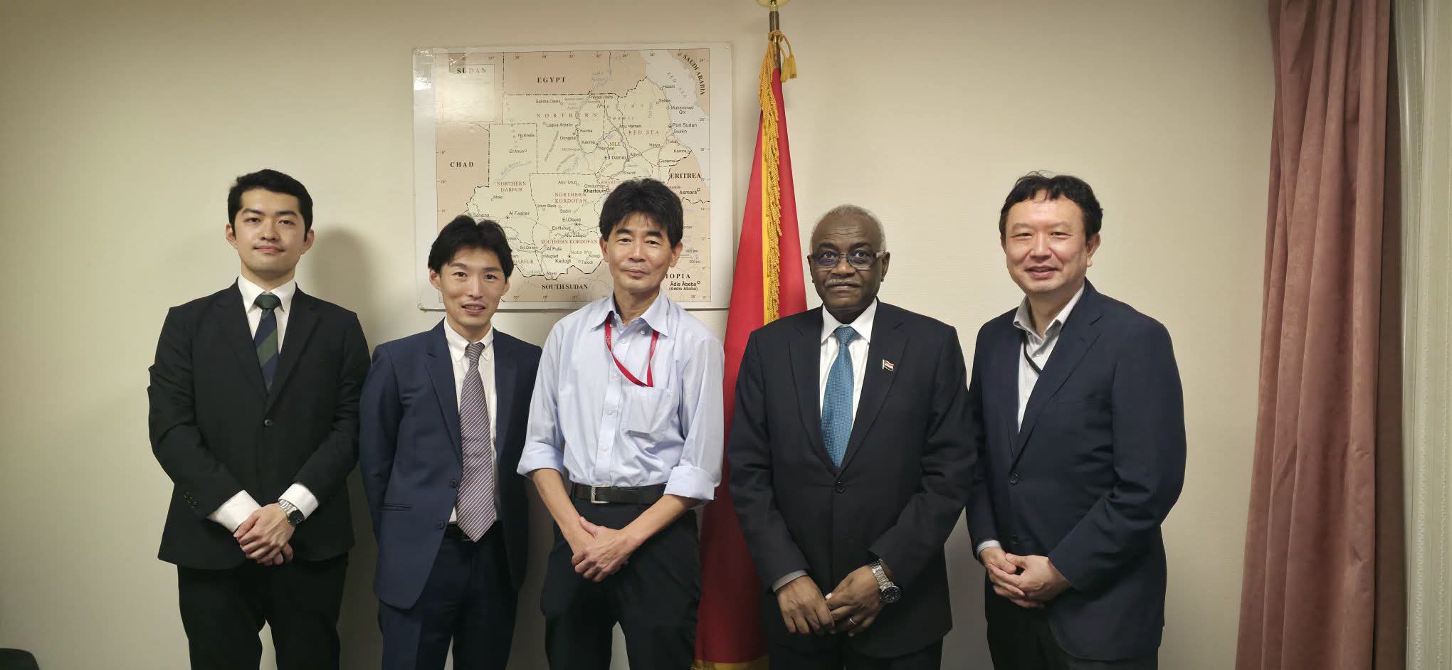 سفير السودان بطوكيو يبحث مع وفد (Japan Platform) تعزيز العمل الإنساني وتذليل العقبات