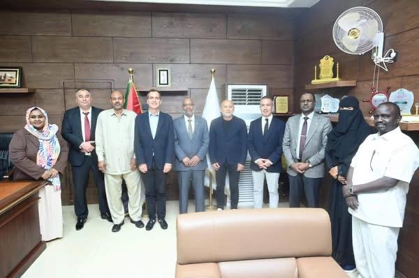 شركة الرعاية الصحية والتقنية التركية تقدم تنوير لوزارة الصحة عن مجالات عملها